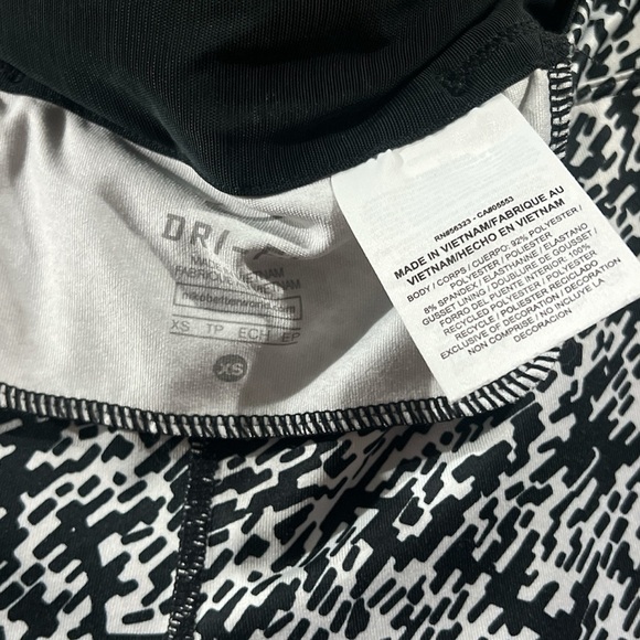 XS Nike dri- fit NWOT Pronto Essential Cropped Ladies Running Tights/Leggings - Picture 5 of 6